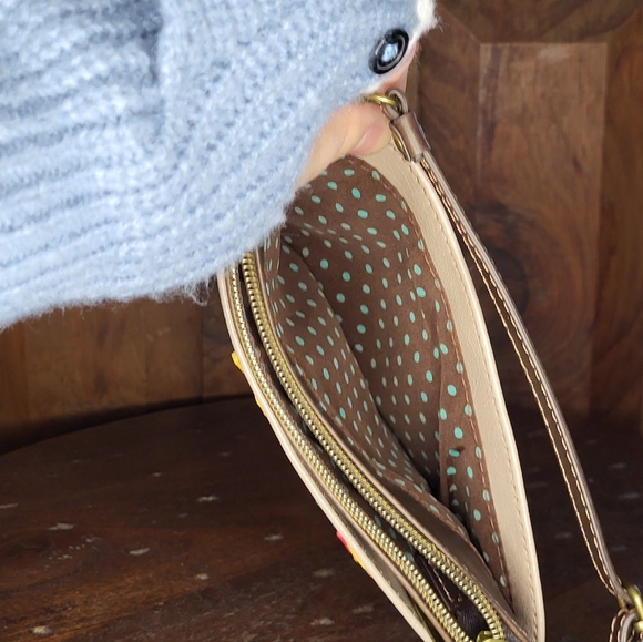 Chala Crossbody Bag with Camper Design - Picture 14 of 15